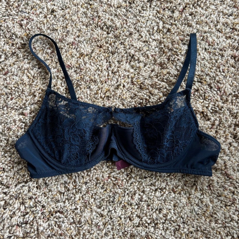 Sold - Picture 3 of 6